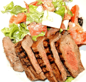 steak-topped-arugula